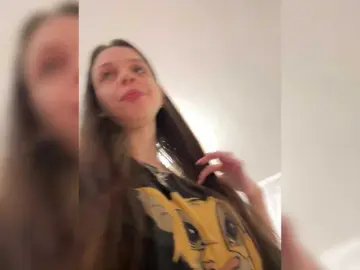 Korolevaaa11  live sex cam