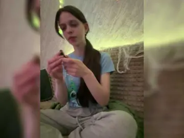Korolevaaa11  live sex cam