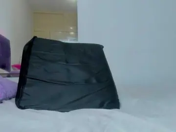 Veronicasquirt  live sex cam