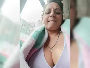 AlexaBrown12  live sex cam