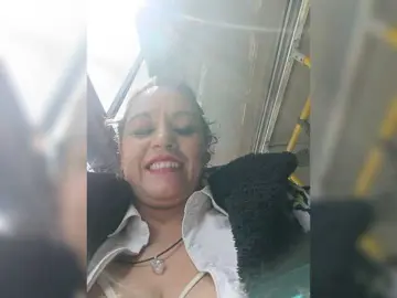 AlexaBrown12  live sex cam