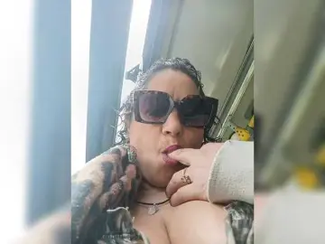 AlexaBrown12  live sex cam