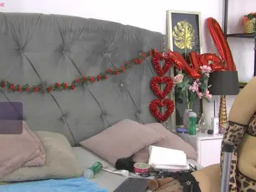 LolaButtie  live sex cam