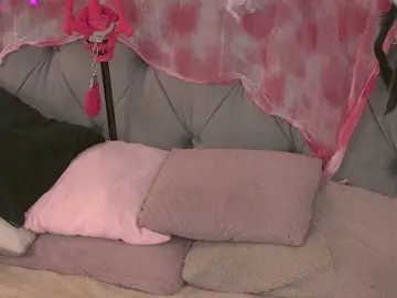 LolaButtie  live sex cam