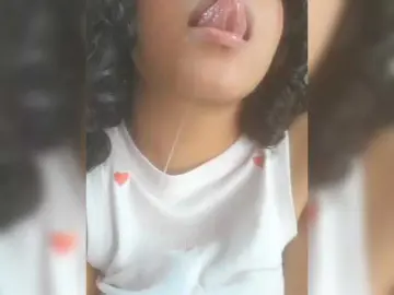 Luluupeach69  live sex cam