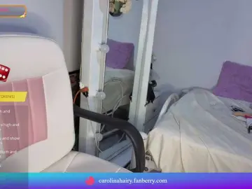 Carolinahairy  live sex cam