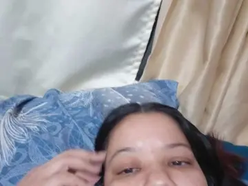 Carolinahairy  live sex cam
