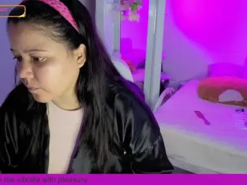 Carolinahairy  live sex cam