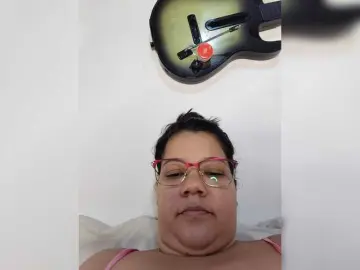 Carolinahairy  live sex cam