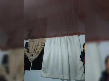 Carolinahairy  live sex cam