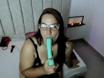 Gabytits23  live sex cam