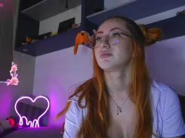 Daddyslittleslutfox  live sex cam