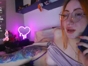 Daddyslittleslutfox  live sex cam
