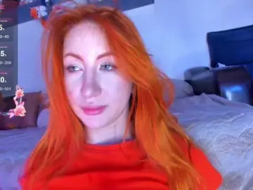 Daddyslittleslutfox  live sex cam