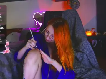 Daddyslittleslutfox  live sex cam