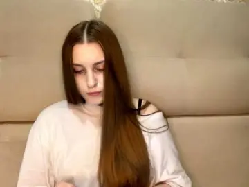 EmelineVayda  live sex cam