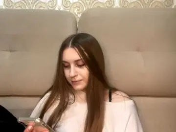 EmelineVayda  live sex cam