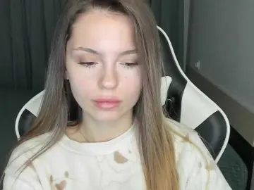 EmilySkout  live sex cam