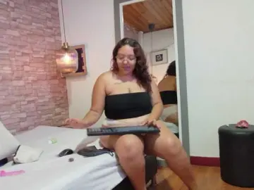 Big-juicytits  live sex cam