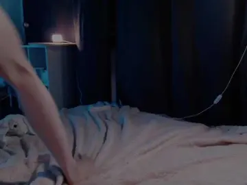 EvianLui  live sex cam