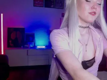 EvianLui  live sex cam