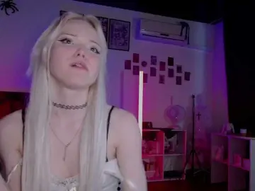 EvianLui  live sex cam