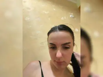 Louisa-Marjorie  live sex cam