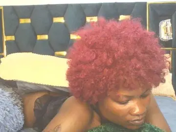 QueenIvy35  live sex cam