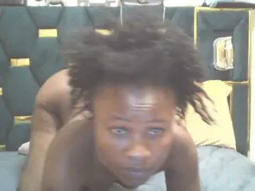 QueenIvy35  live sex cam