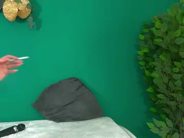 RoxanneJoy  live sex cam