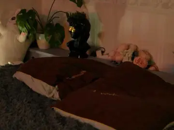 SarahRude  live sex cam