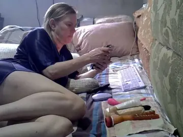 Ptichka38  live sex cam