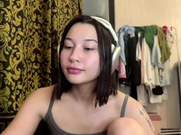 LakishaYanish  live sex cam