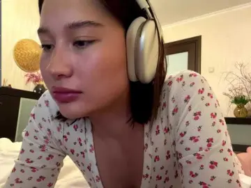 LakishaYanish  live sex cam