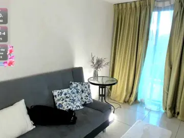 Evelyne-xx  live sex cam