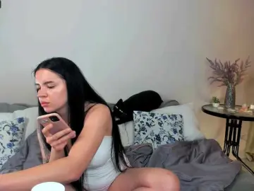 Evelyne-xx  live sex cam