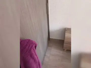 MaiaCollins  live sex cam