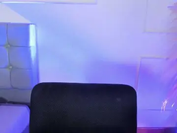 Naia-cruzz  live sex cam