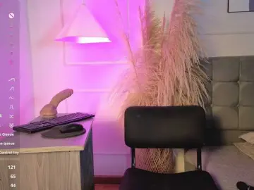 Naia-cruzz  live sex cam