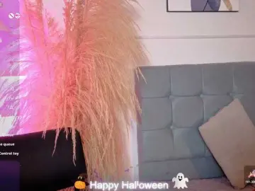 Naia-cruzz  live sex cam