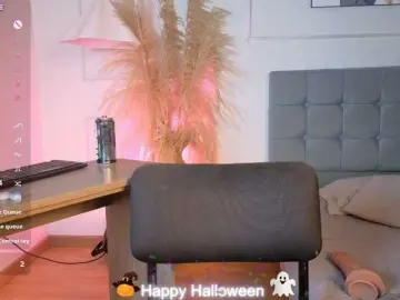 Naia-cruzz  live sex cam