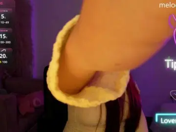 Melodysquirt  live sex cam