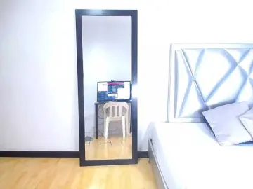 Goldenn-ass  live sex cam