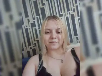 Kira-Kriss  live sex cam