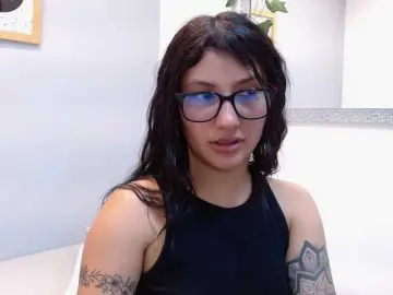Louisk2  live sex cam