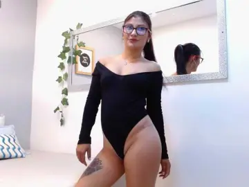 Louisk2  live sex cam