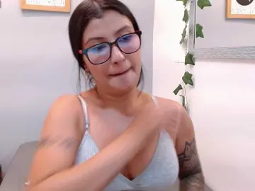 Louisk2  live sex cam