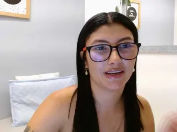 Louisk2  live sex cam