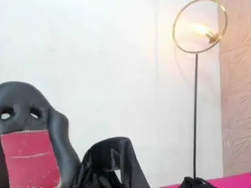 Nicol-Zurich  live sex cam