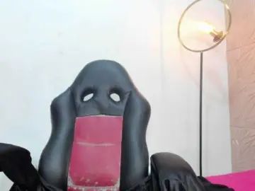 Nicol-Zurich  live sex cam
